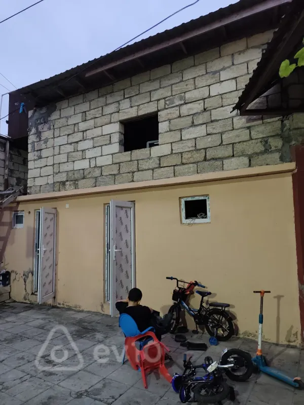 Satılır 5 otaqlı həyət evi 190 m²