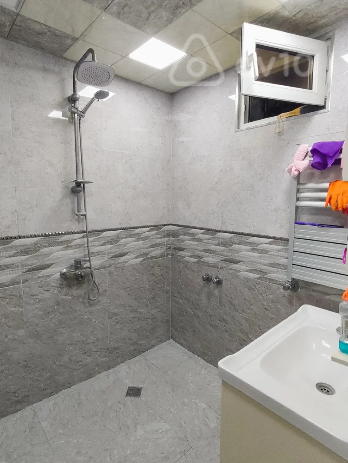 Satılır 5 otaqlı həyət evi 190 m²