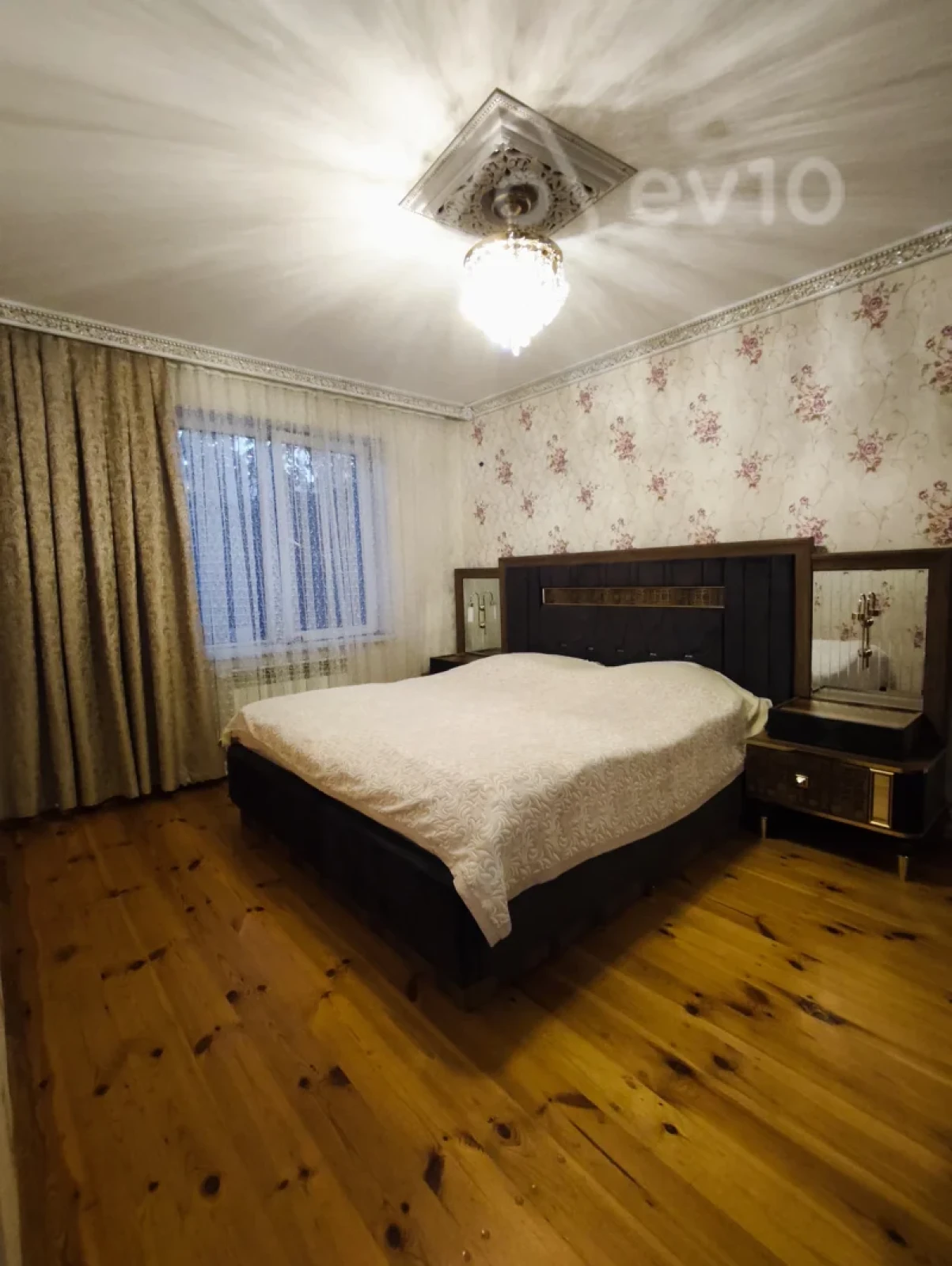 Satılır 5 otaqlı həyət evi 190 m²