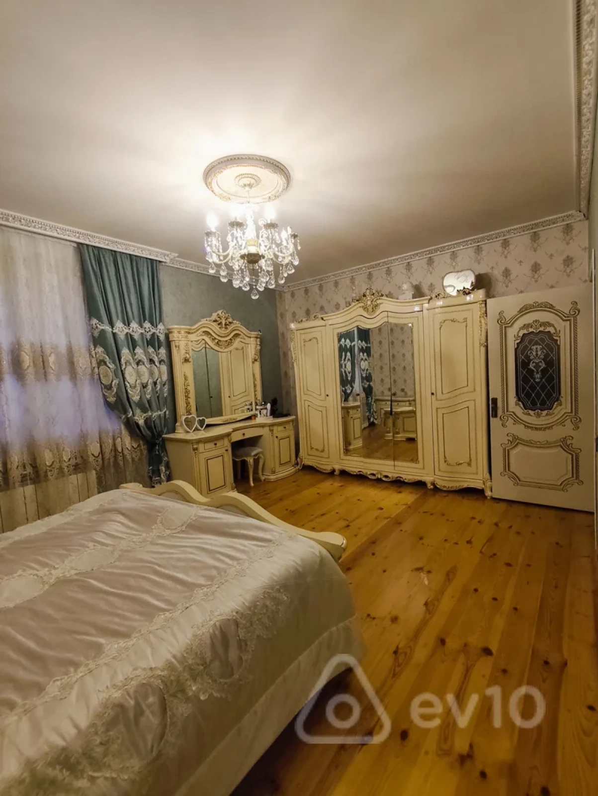 Satılır 5 otaqlı həyət evi 190 m²