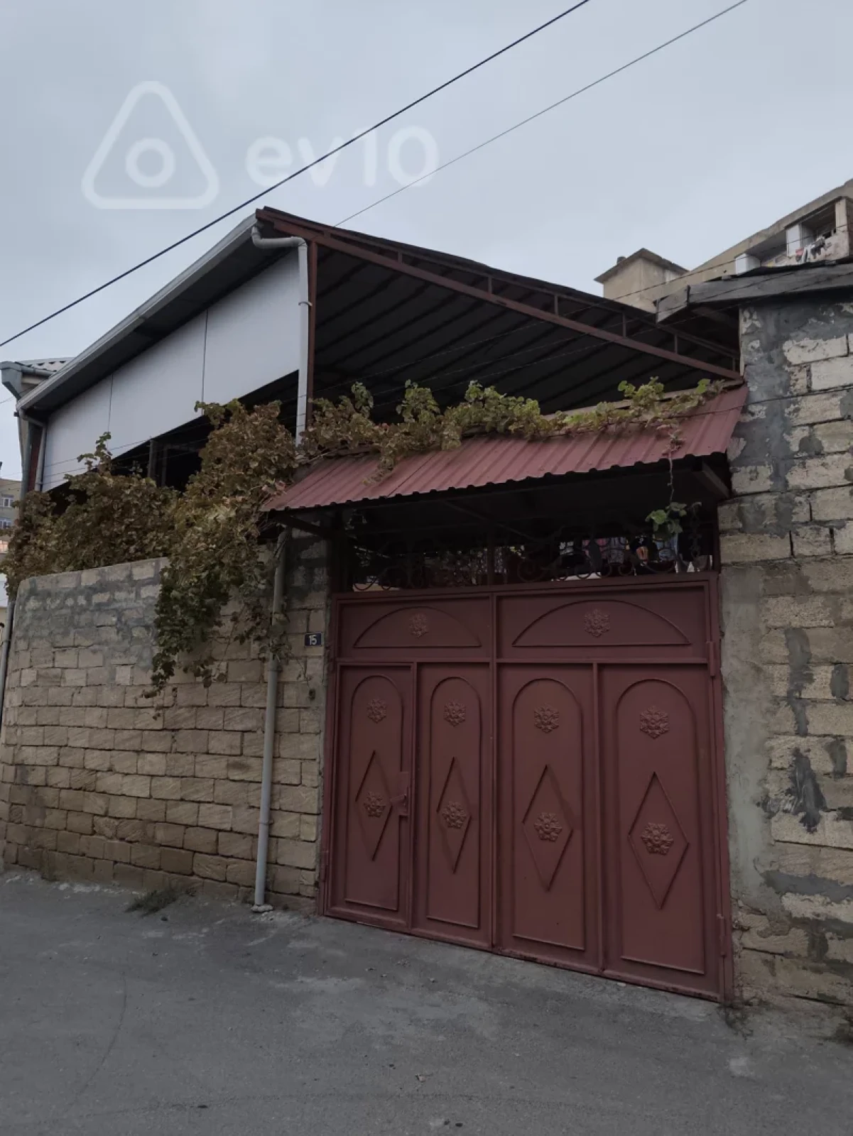 Satılır 5 otaqlı həyət evi 190 m²