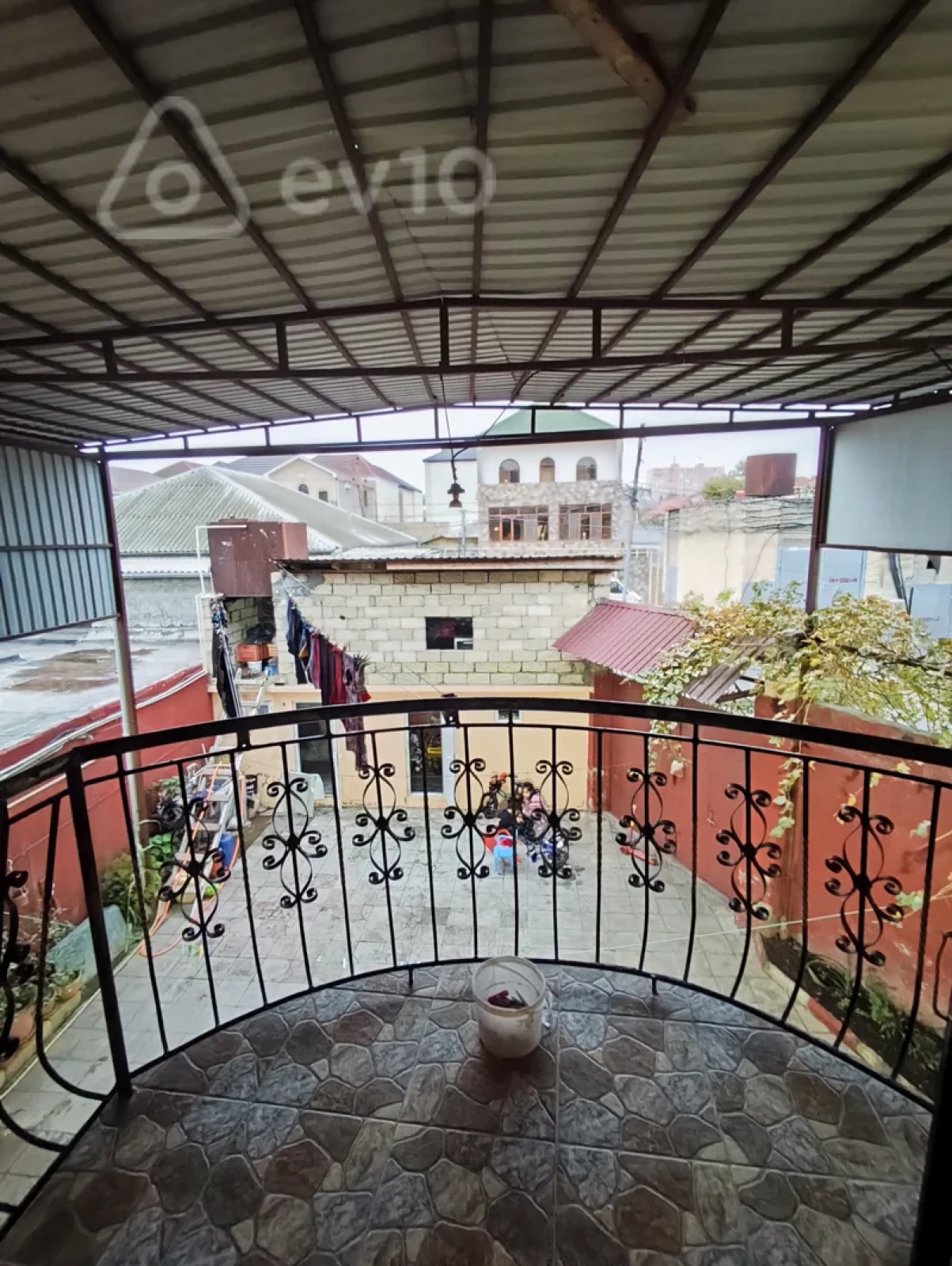 Satılır 5 otaqlı həyət evi 190 m²