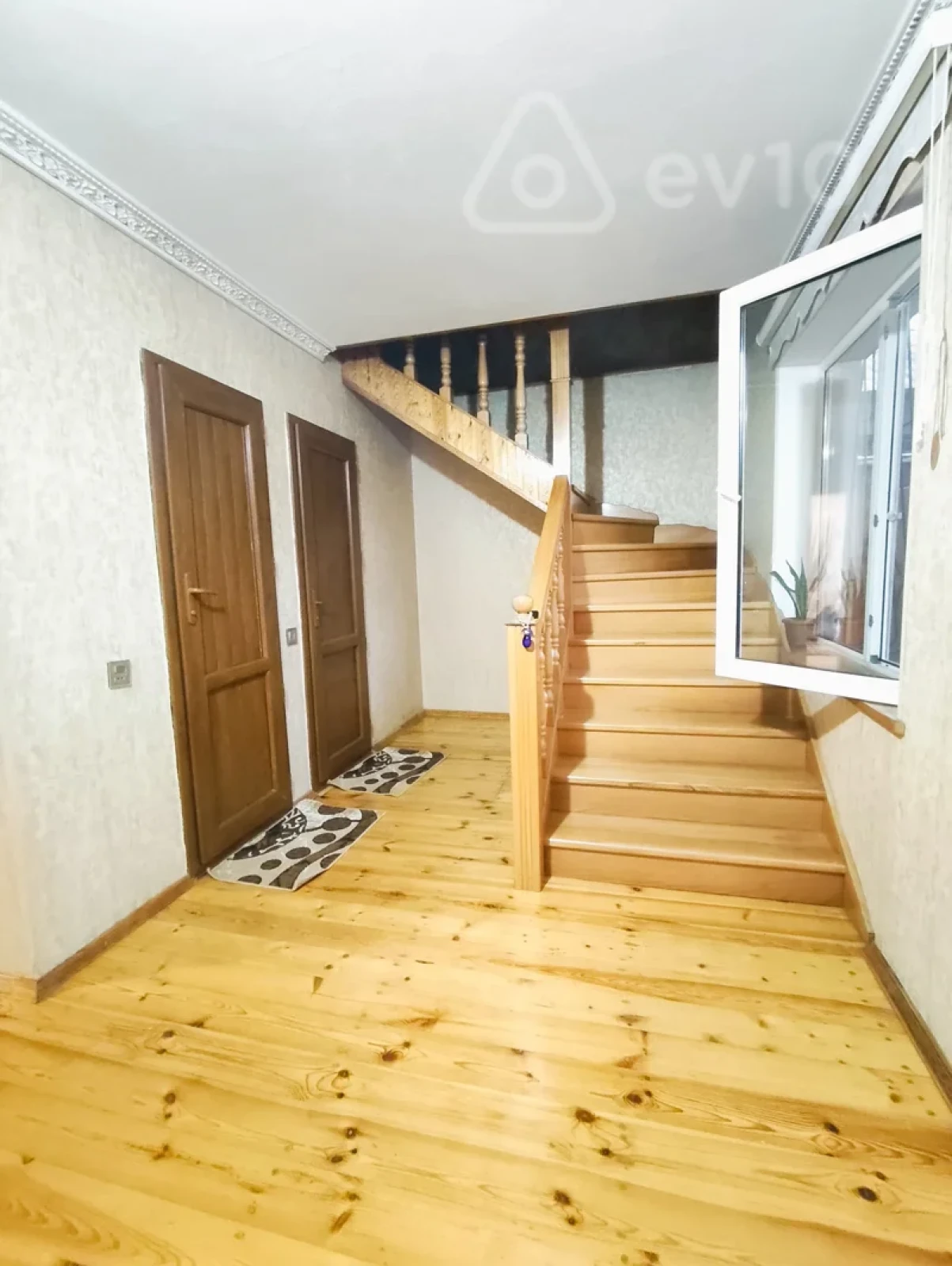 Satılır 5 otaqlı həyət evi 190 m²