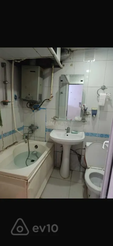 Kirayə verilir 2 otaqlı köhnə tikili 45 m²