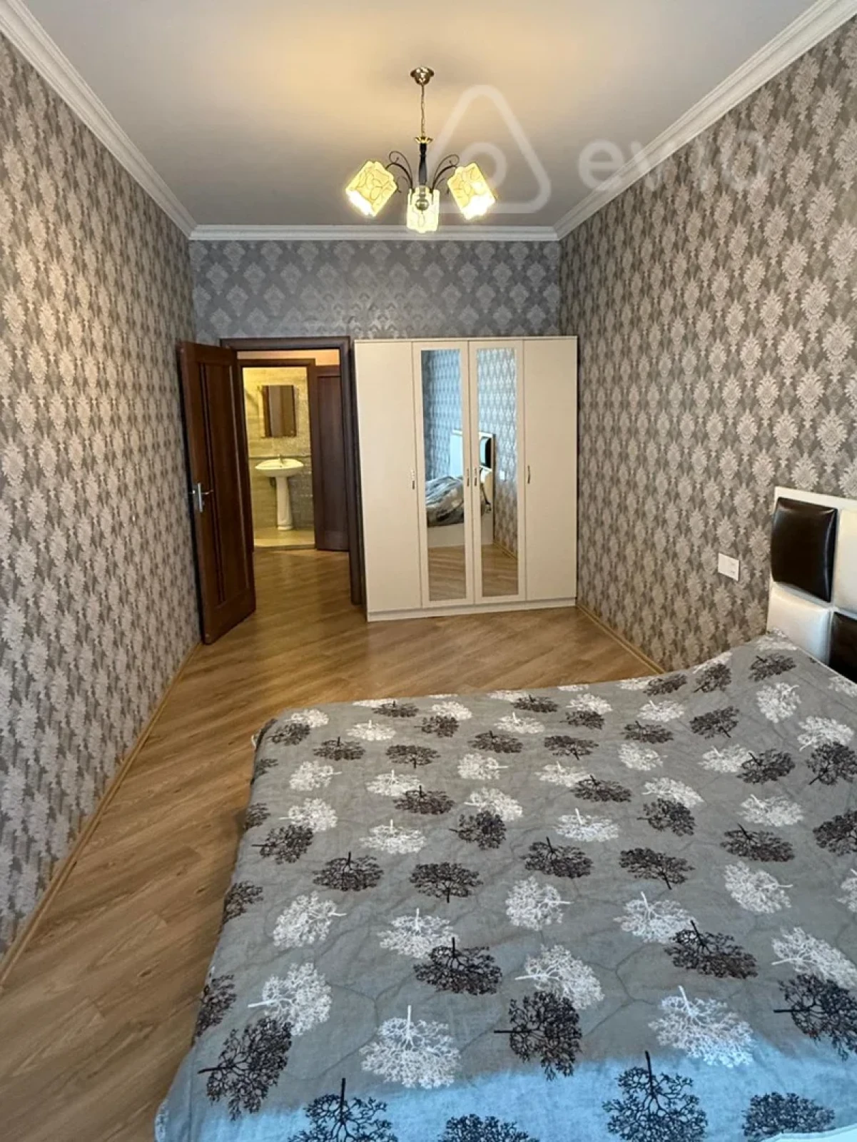 Kirayə verilir 2 otaqlı yeni tikili 80 m²