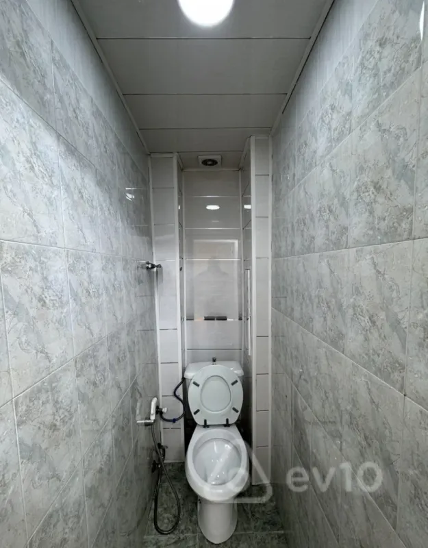 Satılır 2 otaqlı köhnə tikili 60 m²