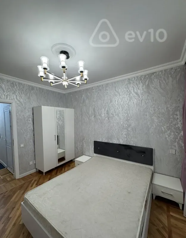 Satılır 2 otaqlı köhnə tikili 60 m²