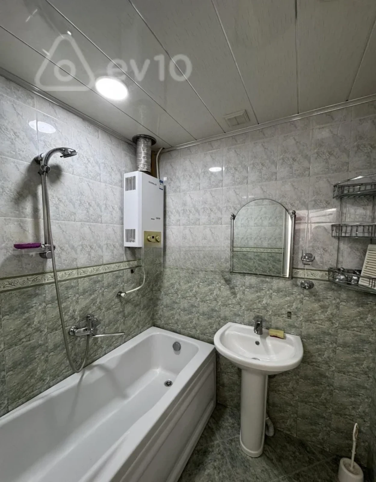 Satılır 2 otaqlı köhnə tikili 60 m²