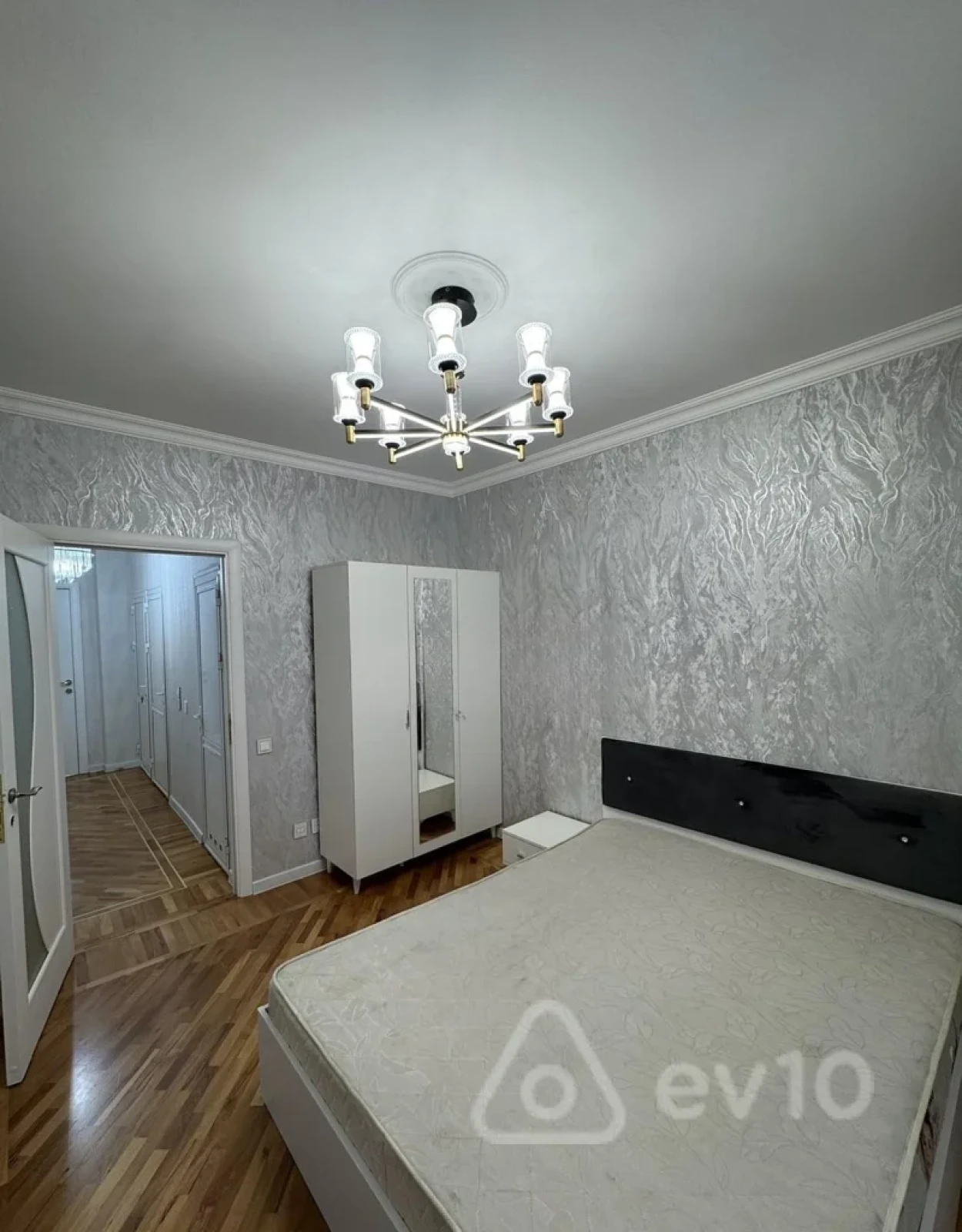 Satılır 2 otaqlı köhnə tikili 60 m²