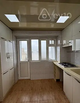 Satılır 2 otaqlı köhnə tikili 60 m²