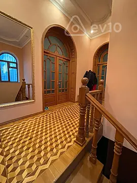 Kirayə verilir 14 otaqlı həyət evi 800 m²