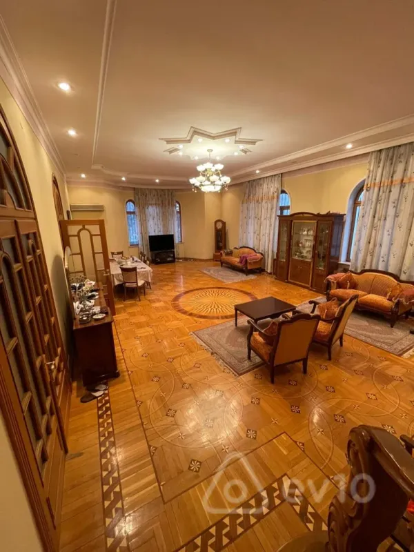 Kirayə verilir 14 otaqlı həyət evi 800 m²