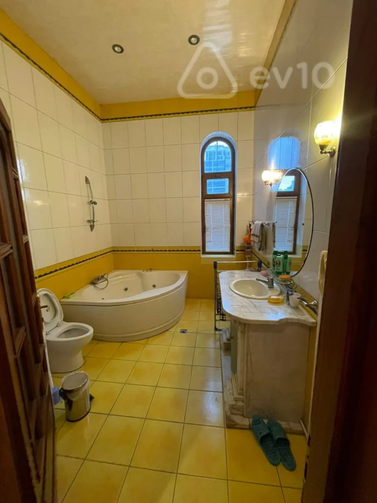 Kirayə verilir 14 otaqlı həyət evi 800 m²