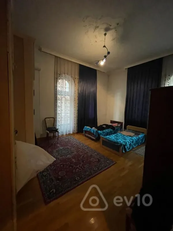Kirayə verilir 14 otaqlı həyət evi 800 m²