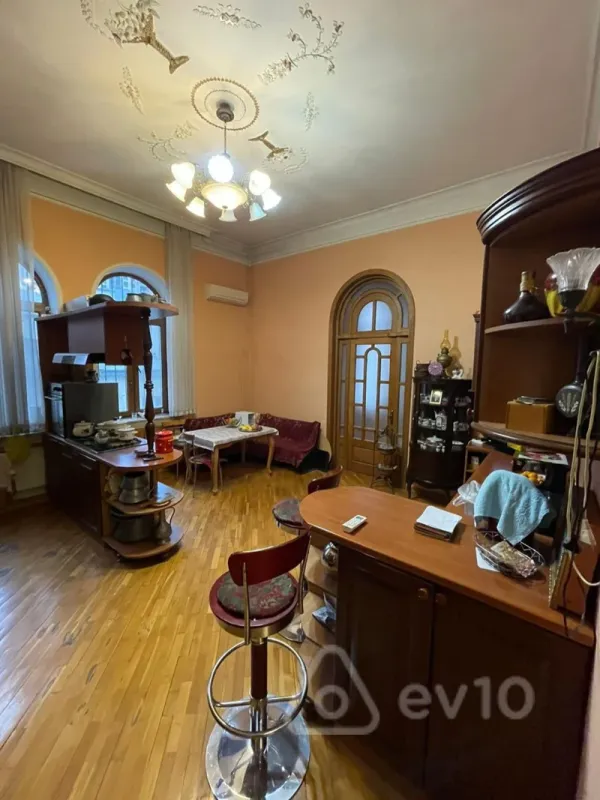 Kirayə verilir 14 otaqlı həyət evi 800 m²