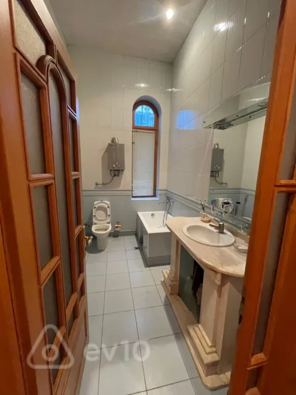 Kirayə verilir 14 otaqlı həyət evi 800 m²