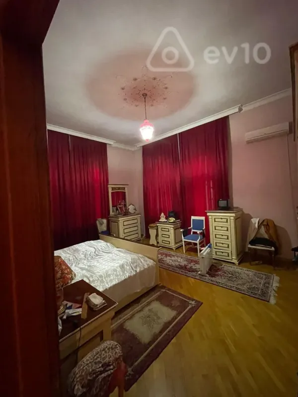 Kirayə verilir 14 otaqlı həyət evi 800 m²