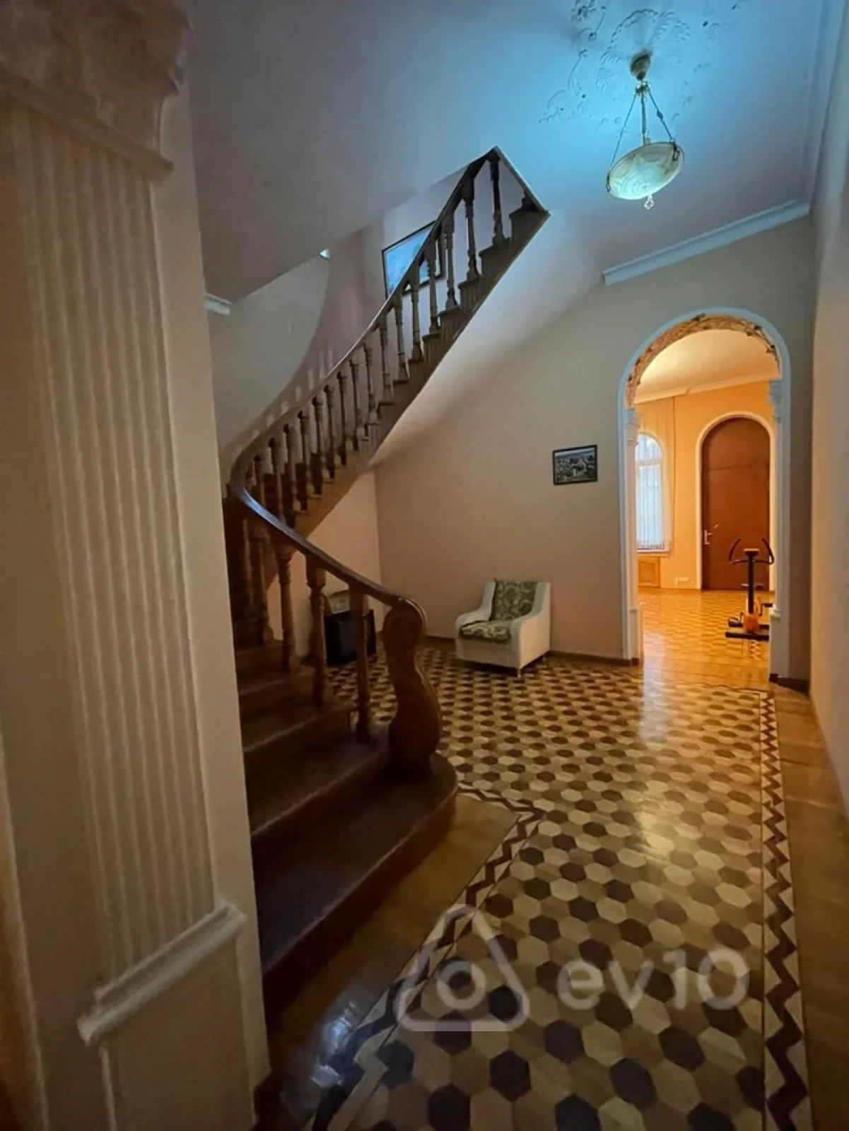 Kirayə verilir 14 otaqlı həyət evi 800 m²