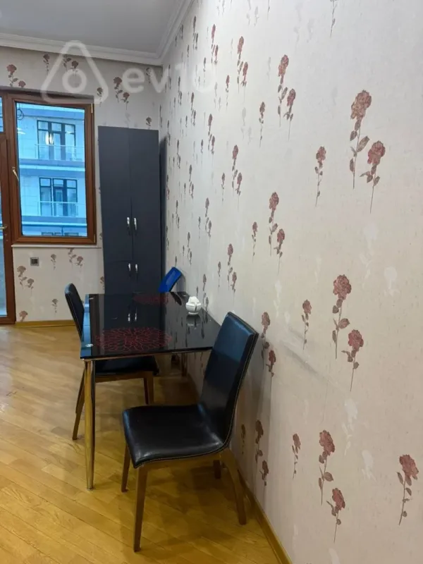 Kirayə verilir 4 otaqlı yeni tikili 185 m²