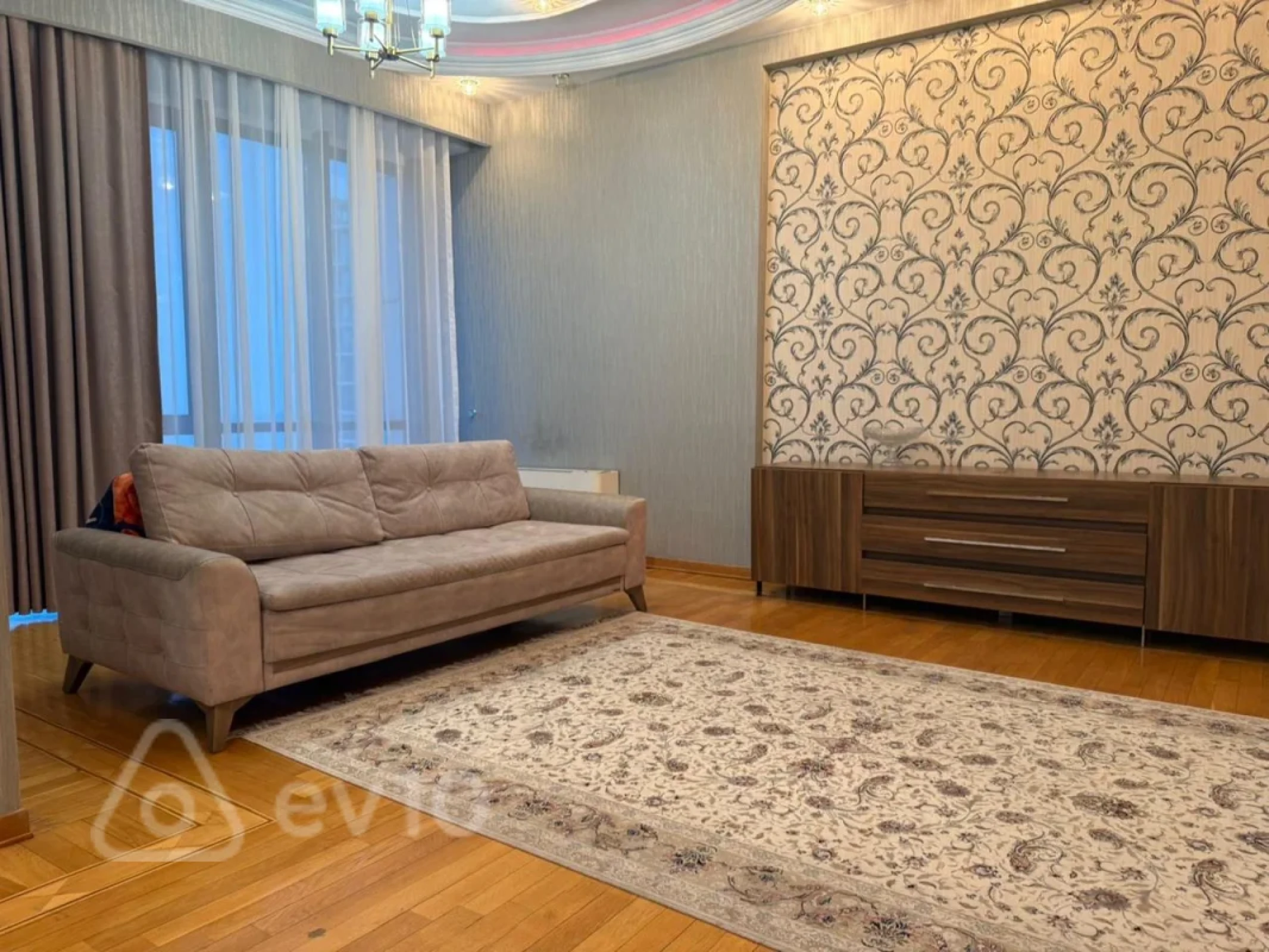 Kirayə verilir 4 otaqlı yeni tikili 185 m²