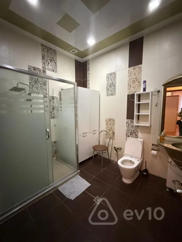 Kirayə verilir 4 otaqlı yeni tikili 185 m²