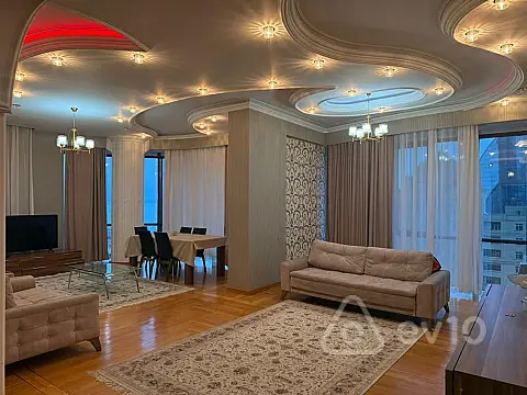 Kirayə verilir 4 otaqlı yeni tikili 185 m²