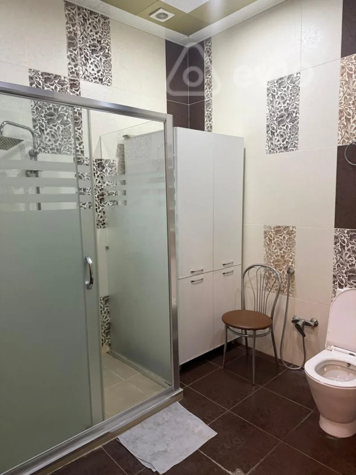 Kirayə verilir 4 otaqlı yeni tikili 185 m²