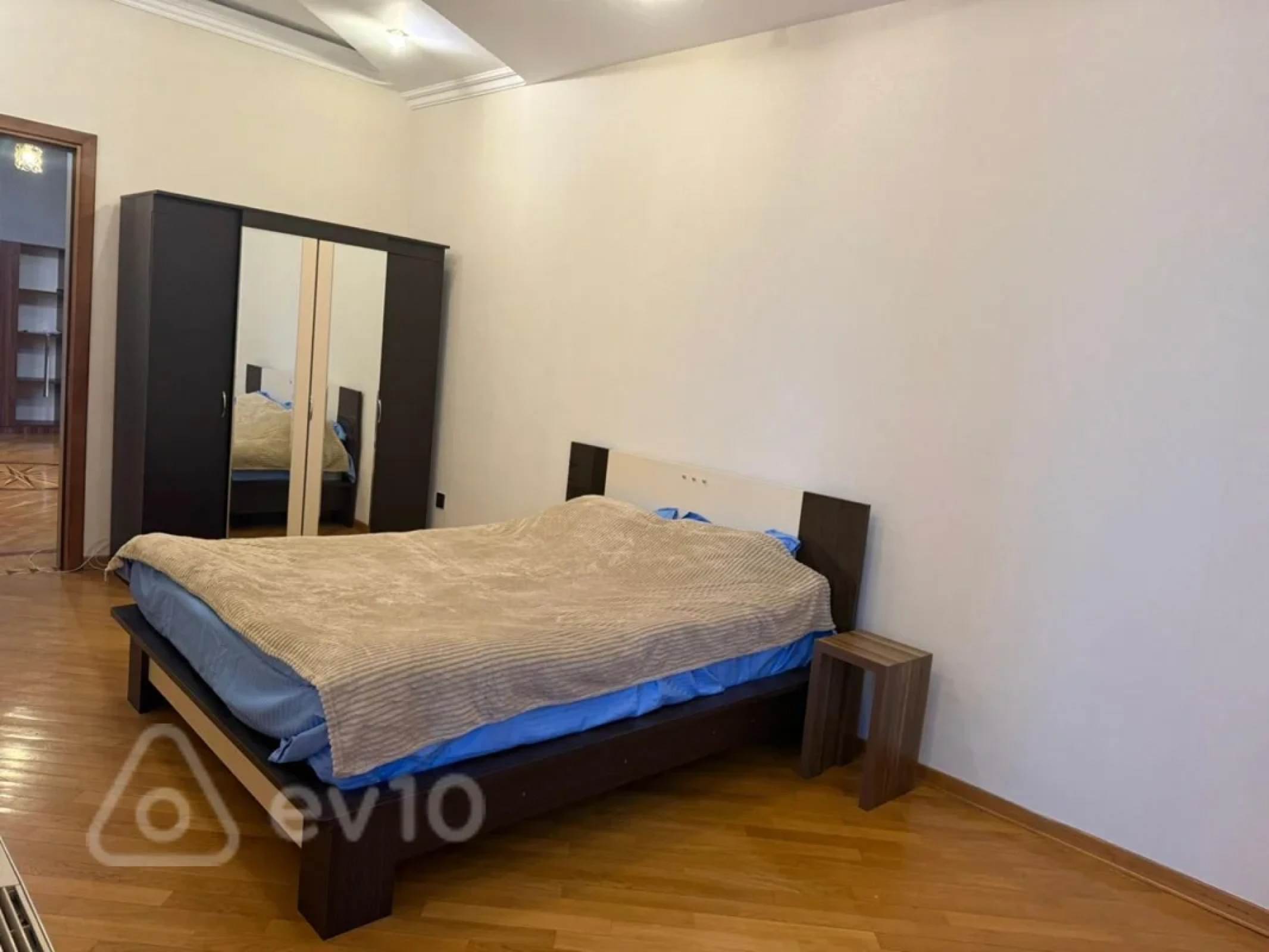 Kirayə verilir 4 otaqlı yeni tikili 185 m²