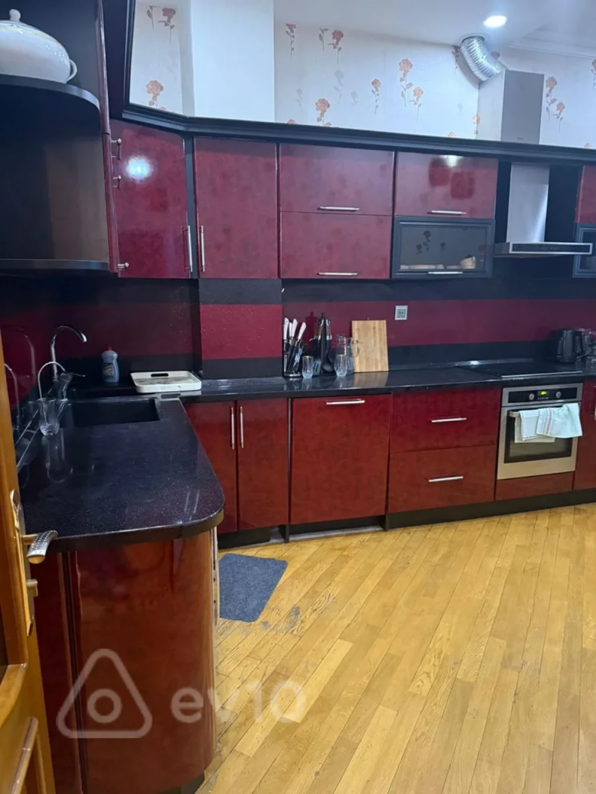 Kirayə verilir 4 otaqlı yeni tikili 185 m²