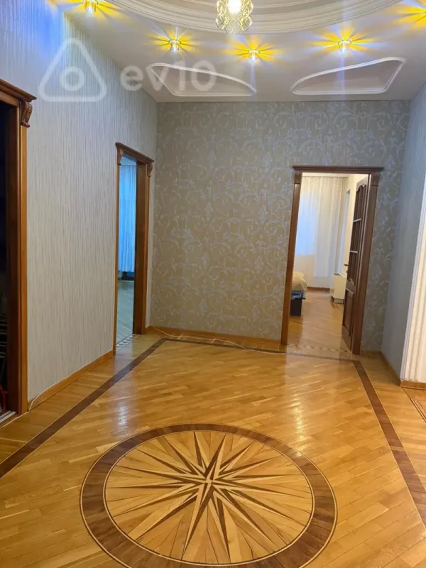 Kirayə verilir 4 otaqlı yeni tikili 185 m²