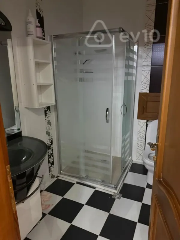 Kirayə verilir 4 otaqlı yeni tikili 185 m²