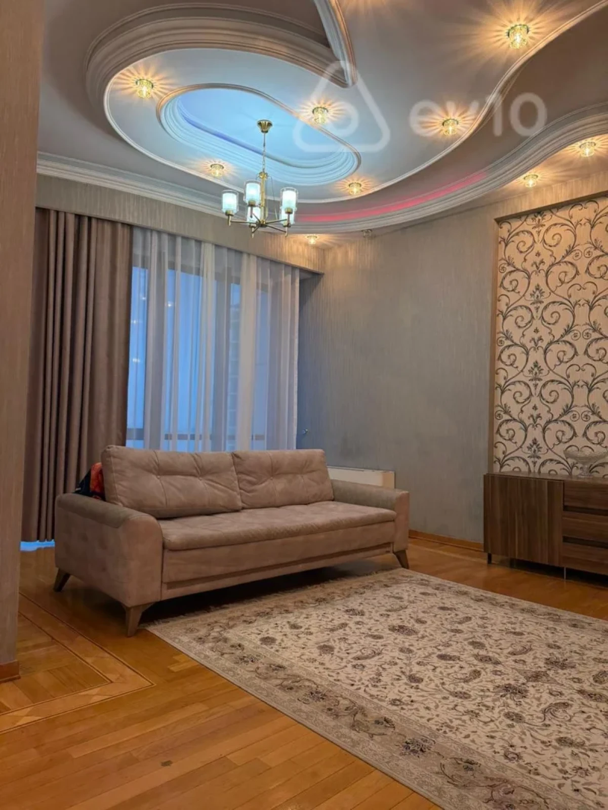 Kirayə verilir 4 otaqlı yeni tikili 185 m²