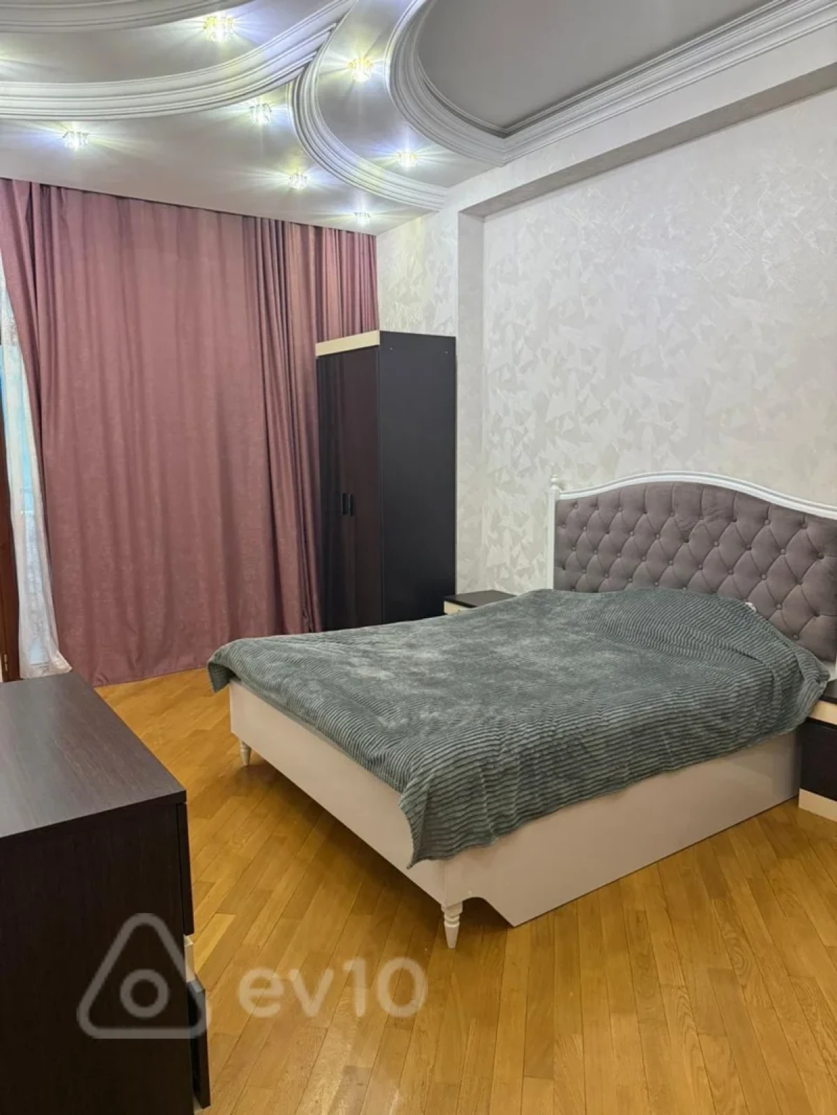 Kirayə verilir 4 otaqlı yeni tikili 185 m²