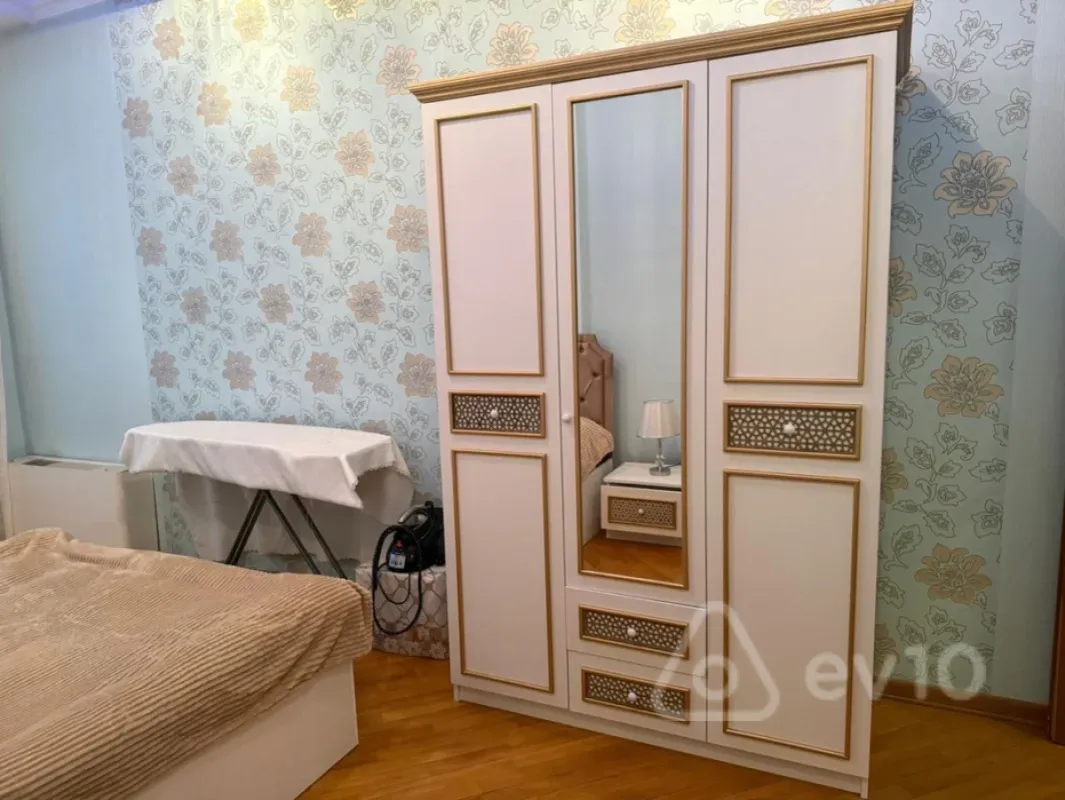 Kirayə verilir 4 otaqlı yeni tikili 185 m²