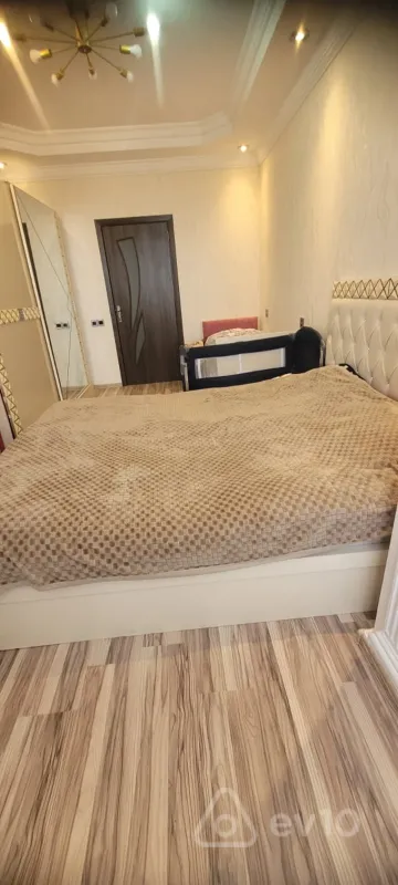 Satılır 2 otaqlı köhnə tikili 70 m²