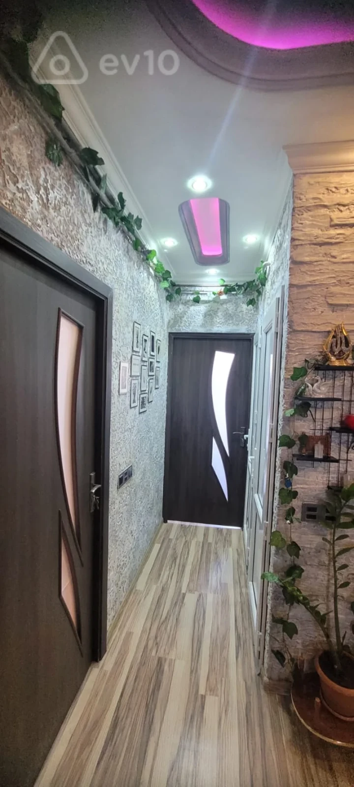Satılır 2 otaqlı köhnə tikili 70 m²