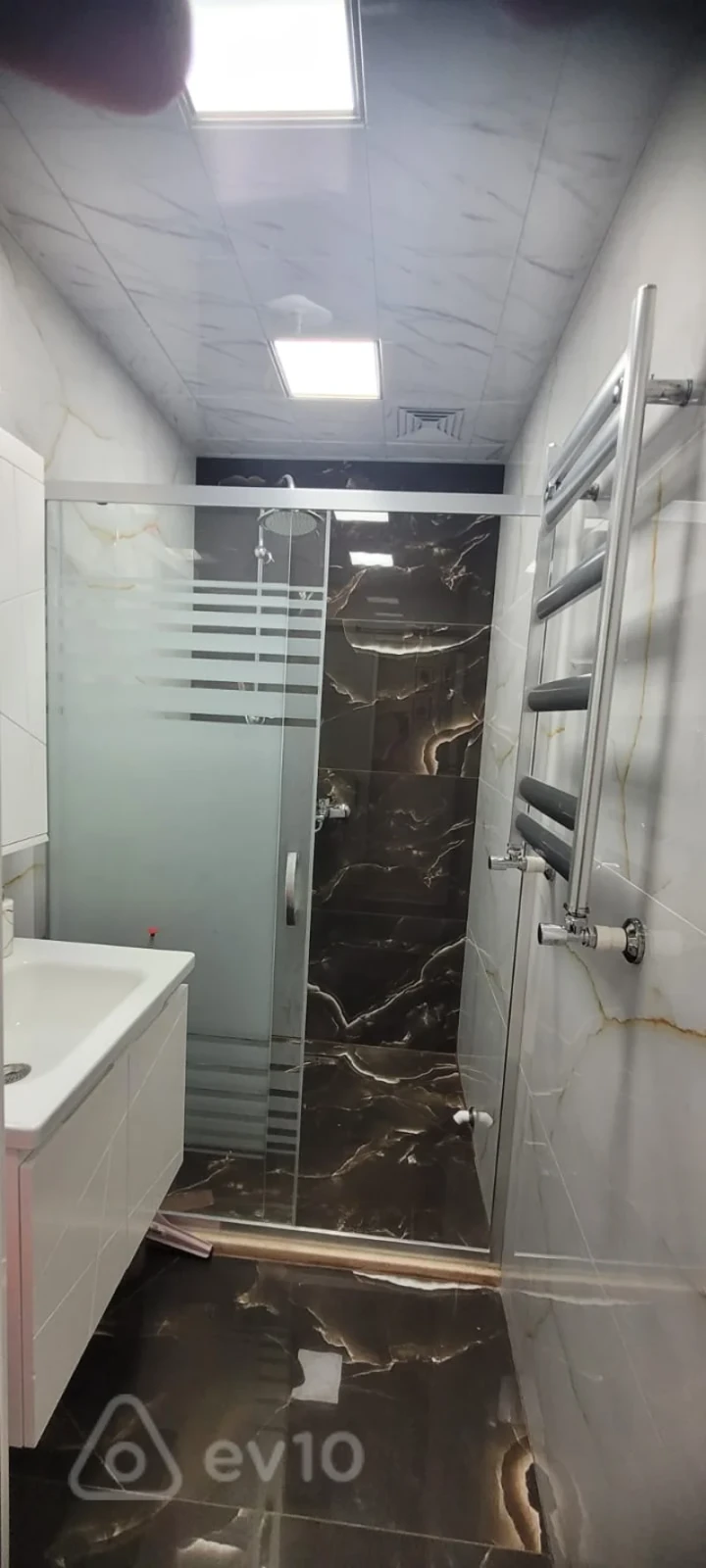 Satılır 2 otaqlı köhnə tikili 70 m²