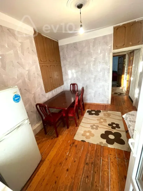 Kirayə verilir 3 otaqlı köhnə tikili 72 m²
