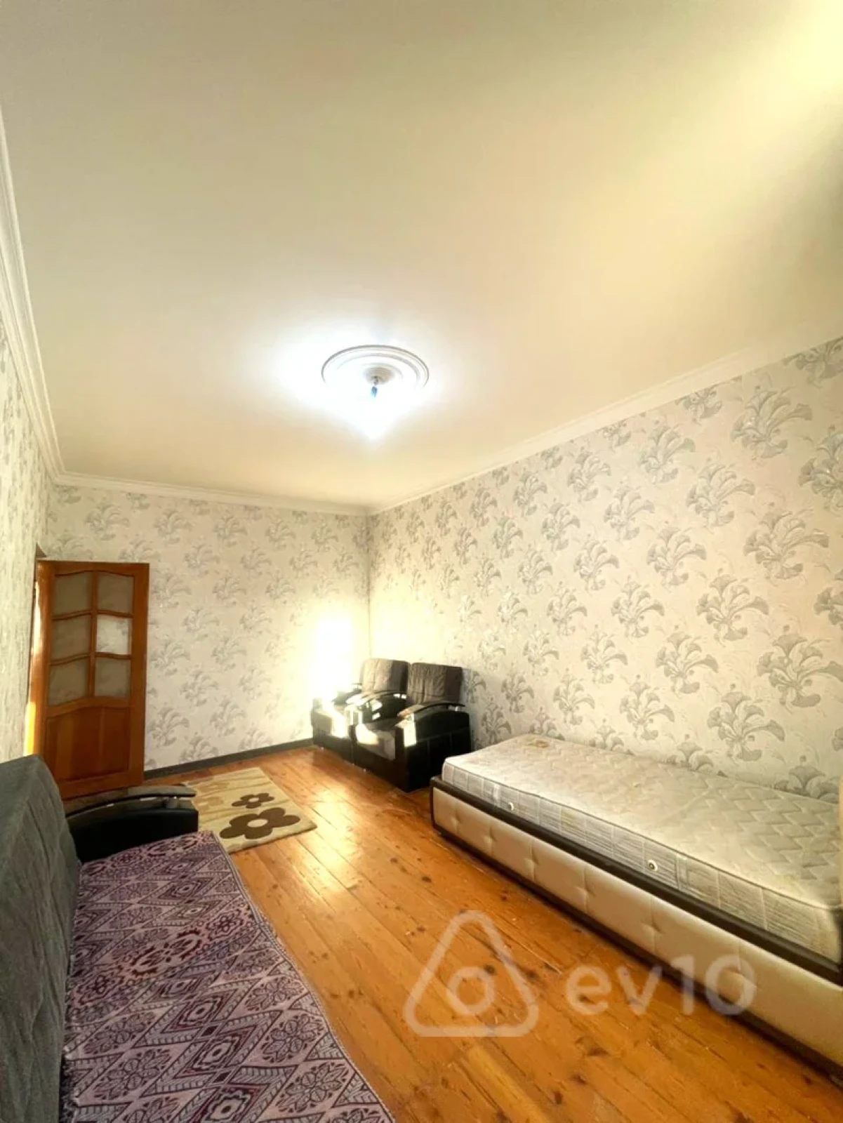 Kirayə verilir 3 otaqlı köhnə tikili 72 m²