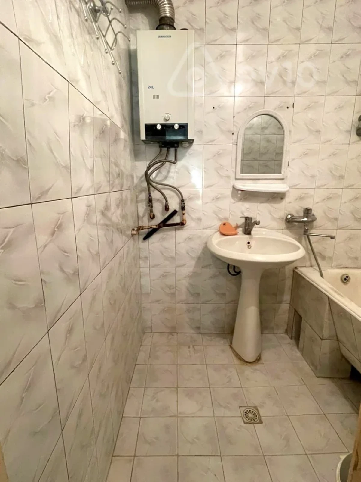 Kirayə verilir 3 otaqlı köhnə tikili 72 m²