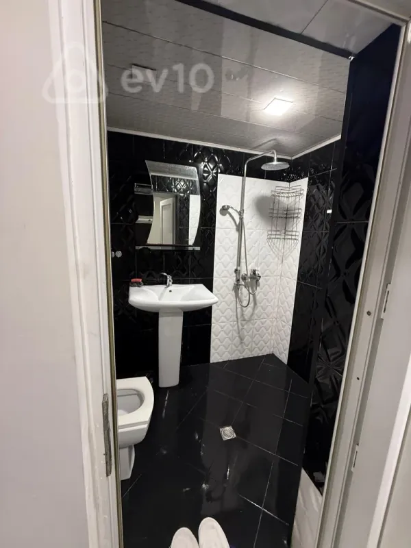 Kirayə verilir 2 otaqlı həyət evi 80 m²