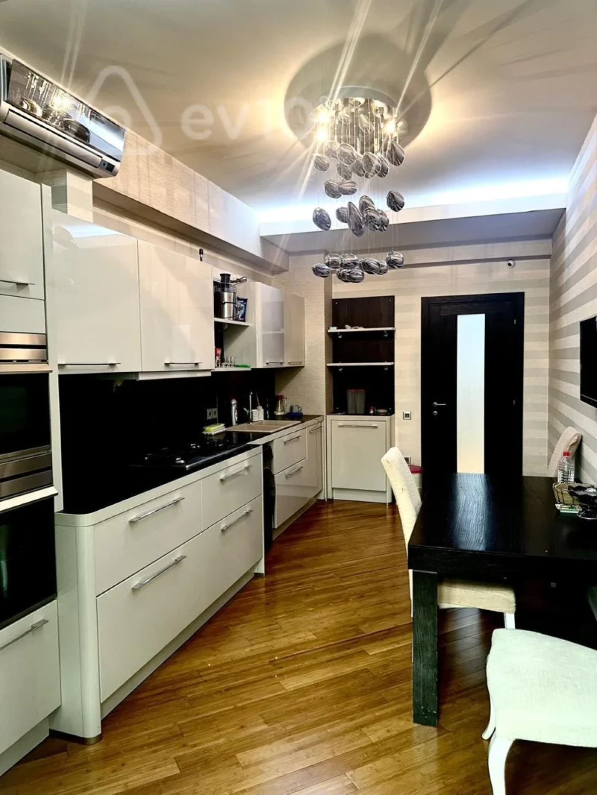 Satılır 3 otaqlı yeni tikili 170 m²