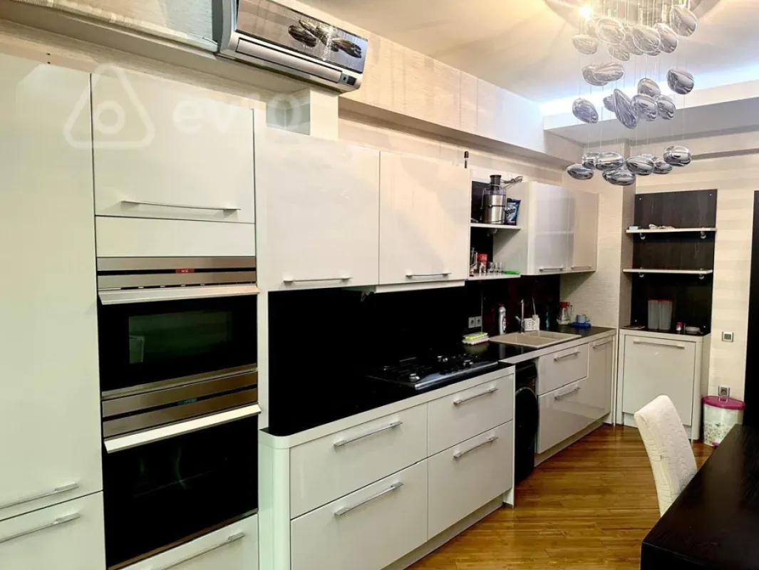 Satılır 3 otaqlı yeni tikili 170 m²