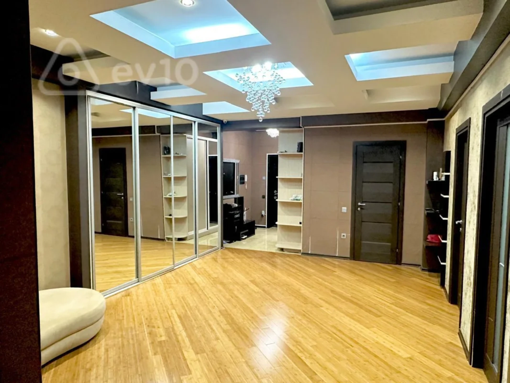 Satılır 3 otaqlı yeni tikili 170 m²