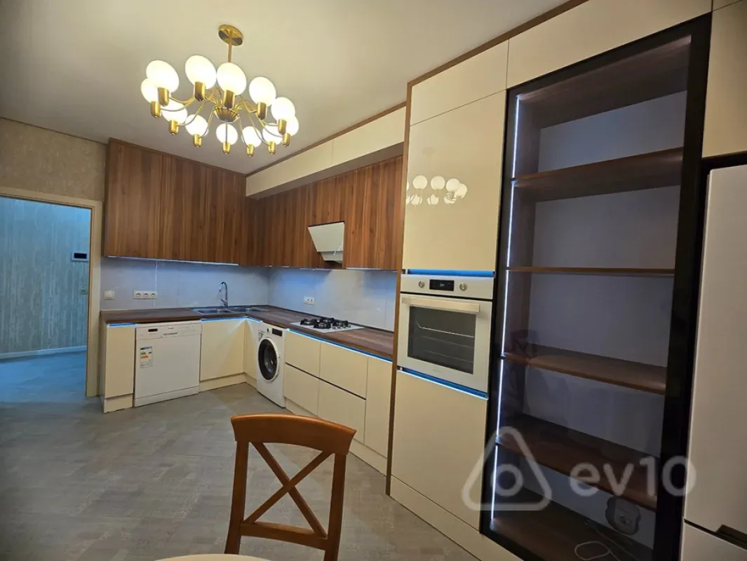 Kirayə verilir 3 otaqlı yeni tikili 110 m²