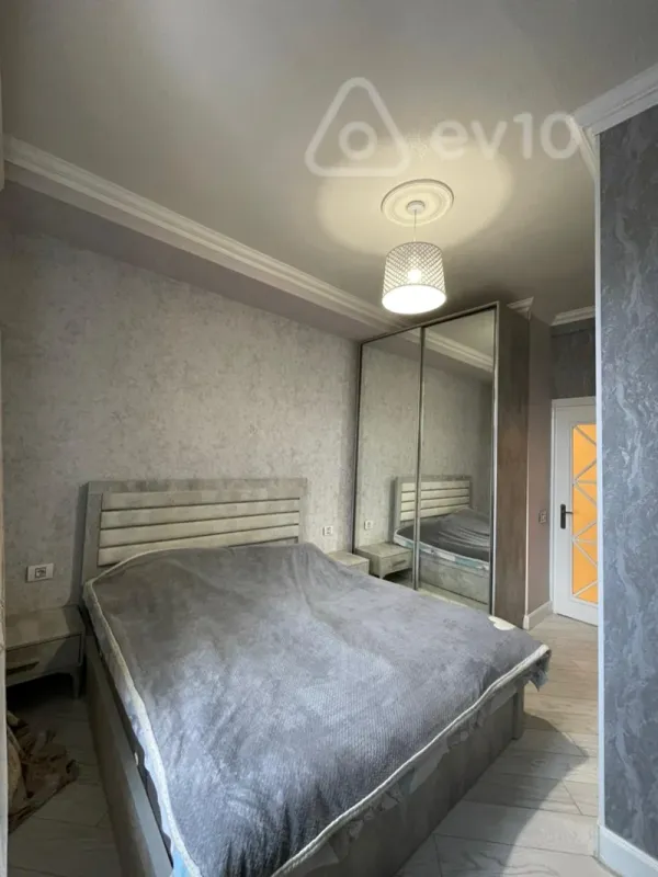 Satılır 2 otaqlı köhnə tikili 53 m²