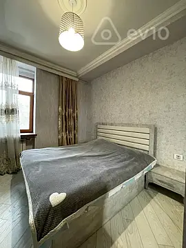 Satılır 2 otaqlı köhnə tikili 53 m²