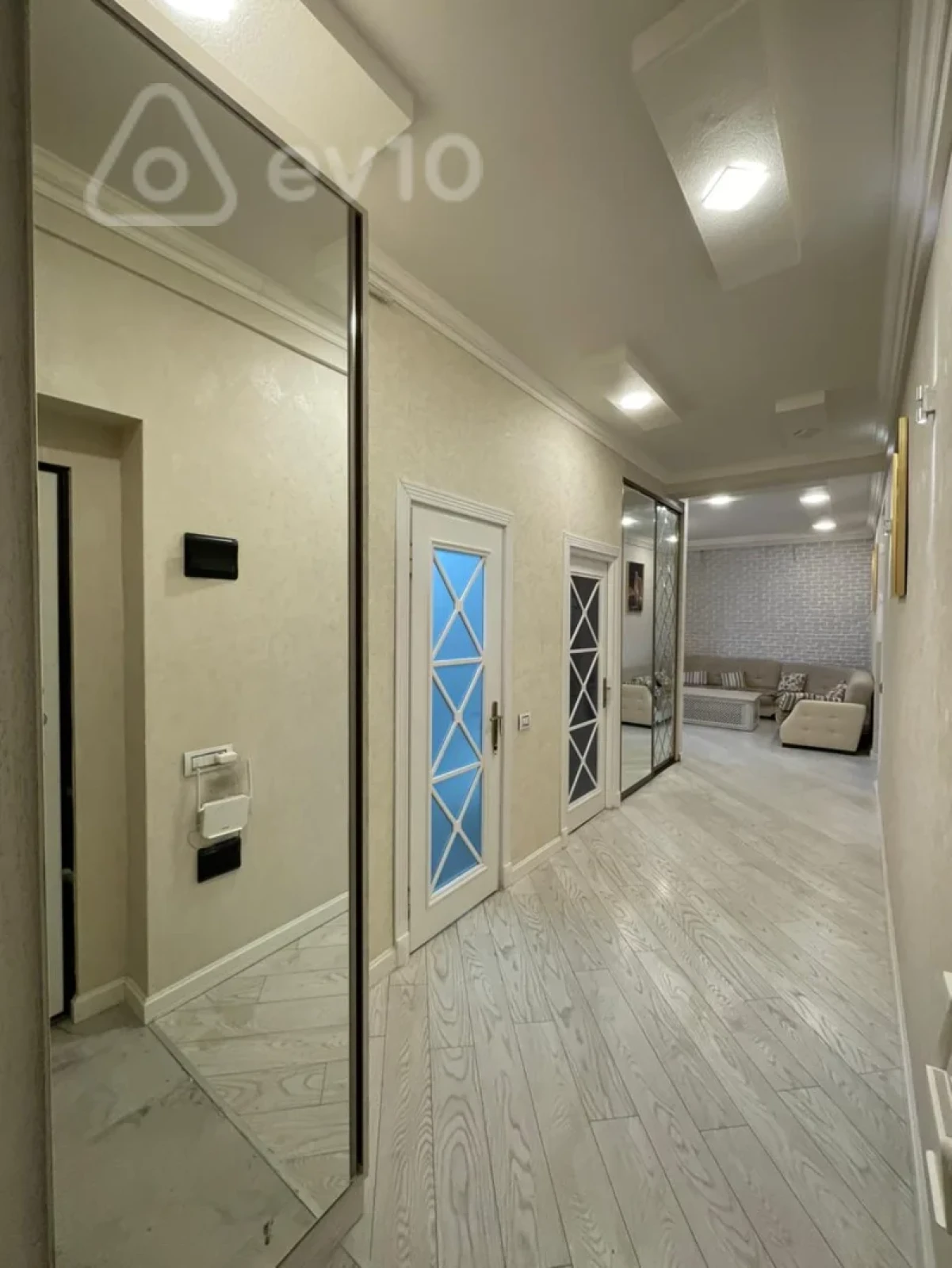 Satılır 2 otaqlı köhnə tikili 53 m²