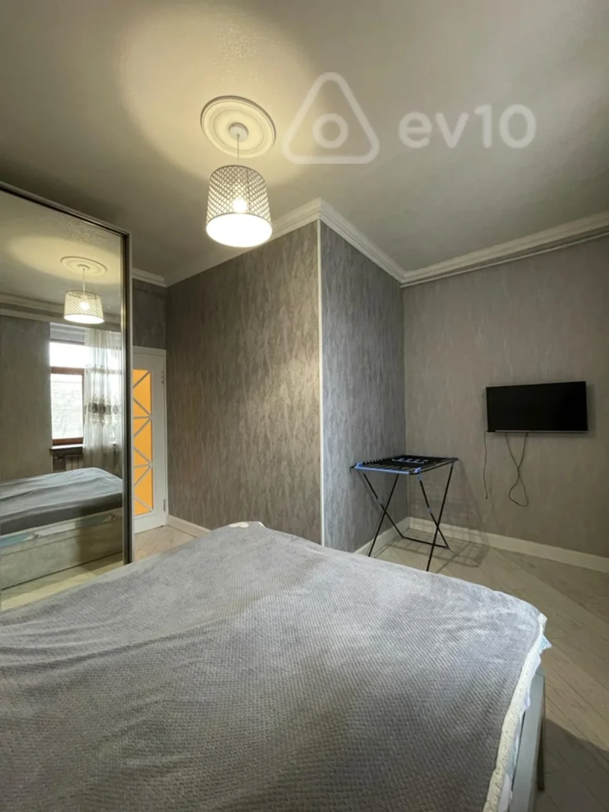 Satılır 2 otaqlı köhnə tikili 53 m²