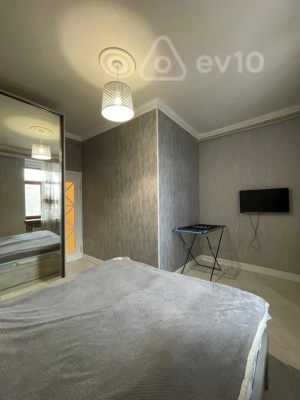 Satılır 2 otaqlı köhnə tikili 53 m²